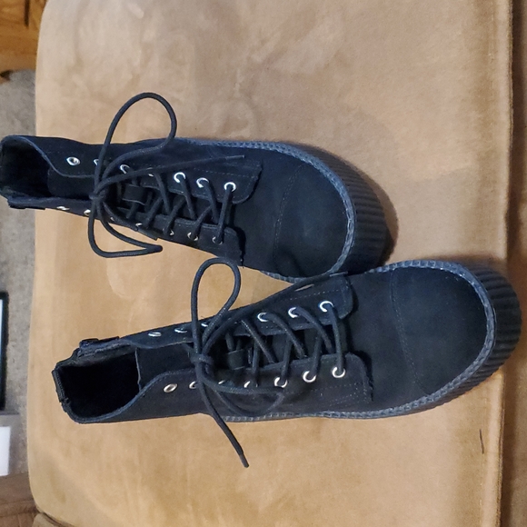 BRAND NEW T.U.K BOOTS - Picture 2 of 7